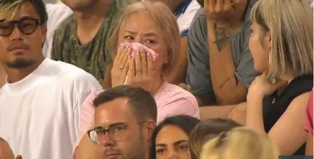 Hình ảnh đáng thương vụ sao Nhật Bản nhận thẻ đỏ sau 20 giây ra mắt CLB mới 2 Hình ảnh đáng thương vụ sao Nhật Bản nhận thẻ đỏ sau 20 giây ra mắt CLB mới 2