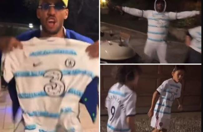 Con Aubameyang mặc áo Chelsea nhưng quần lại của Arsenal