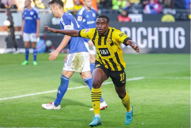 Real Madrid len ke hoach lay Moukoko