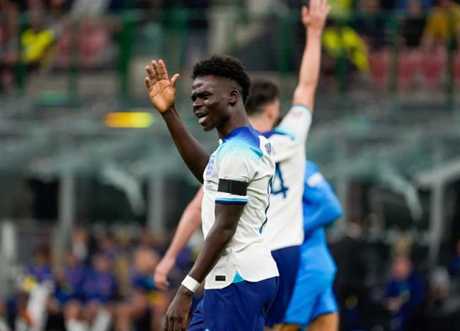 Saka đá hậu vệ trái trước Italia Saka da hau ve trai truoc Italia