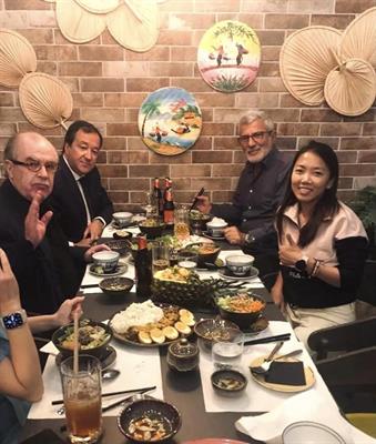 Thủ quân tuyển Việt Nam gặp gỡ Henrique Calisto tại Bồ Đào Nha 1