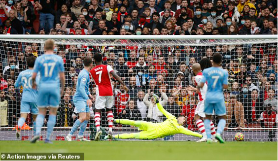Saka mở tỷ số cho Arsenal