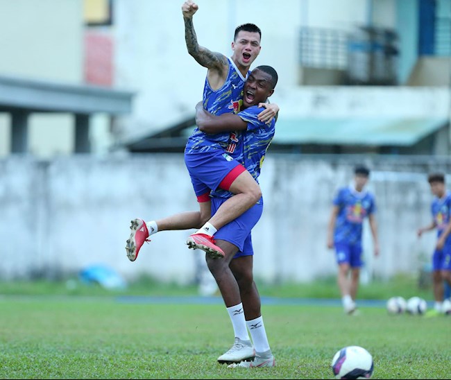 HAGL mất Hũu Tuấn ở trận đấu với Hồng Lĩnh Hà Tĩnh hình ảnh