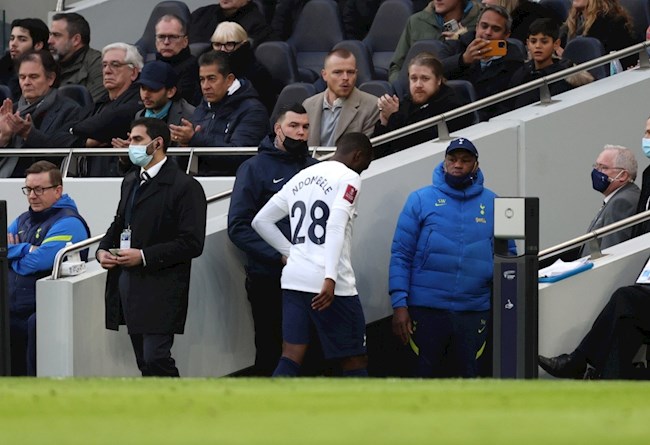 Ndombele đi thẳng xuống đường hầm sau khi bị thay ra