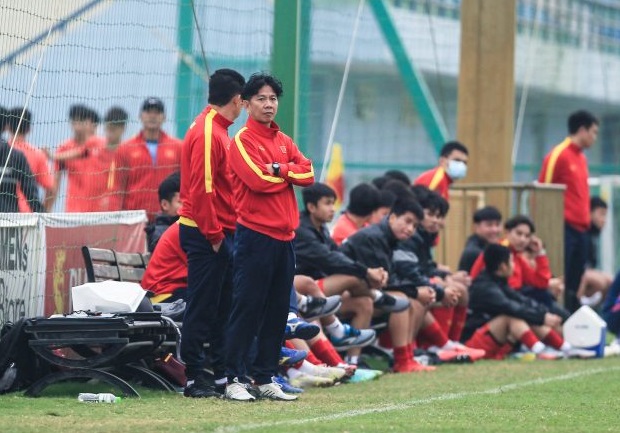 HLV Hoàng Anh Tuấn nói gì về lứa Quang Hải mới?