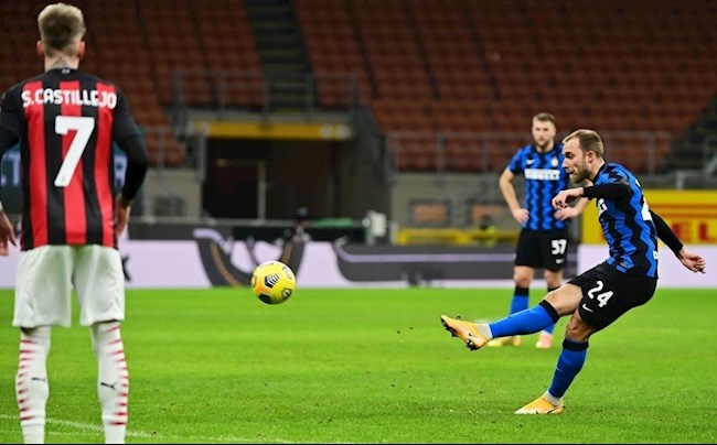 Video: Christian Eriksen lập siêu phẩm đá phạt trên sân tập