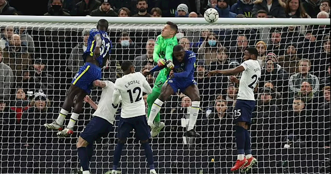 Sai lầm của Pierluigi Gollini  khiến Conte bị chỉ trích dữ dội