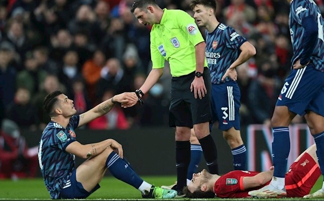 Xhaka nhận thẻ đỏ nhiều nhất bóng đá Anh