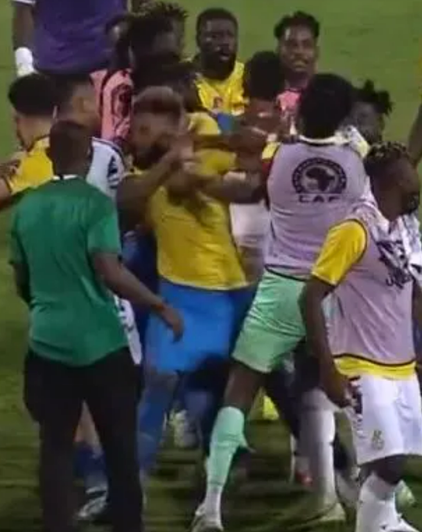 Ẩu đả ở trận Gabon vs Ghana Ẩu đả ở trận Gabon vs Ghana