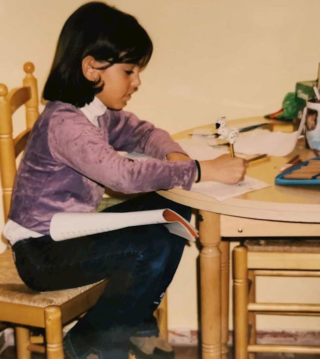 Nhan sắc bạn gái Ronaldo khi còn nhỏ