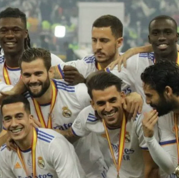 Eden Hazard buồn rười rượi trong ngày Real Madrid đăng quang