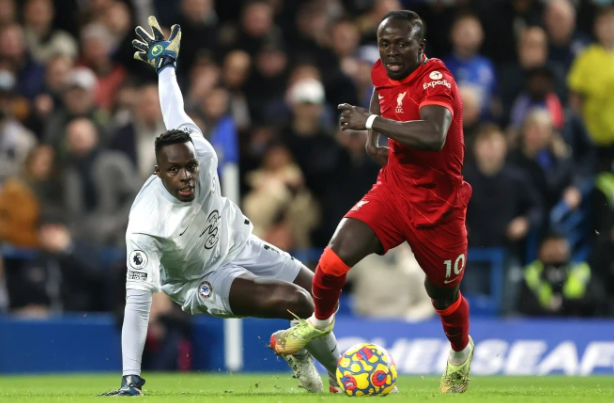 Liverpool và Chelsea chưa thể có Mane và Mendy