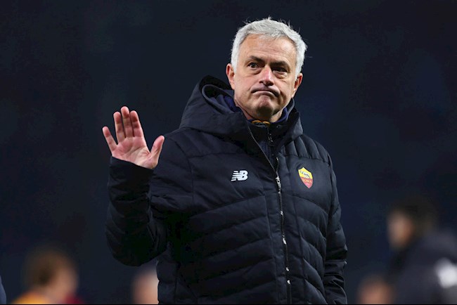Mourinho làm rõ tin đồn sắp trở lại Premier League