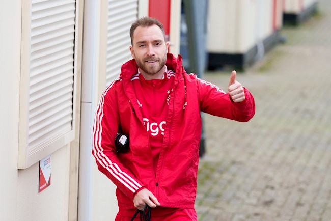 Eriksen tập luyện cùng đội trẻ Ajax
