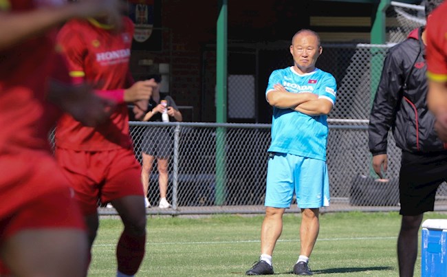 Tuyển Việt Nam tập giữ cự ly đội hình