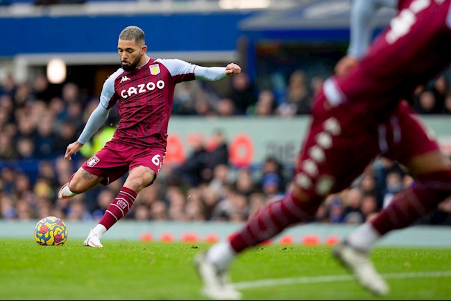 Arsenal quan tâm Douglas Luiz