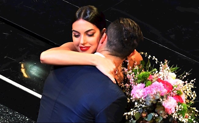 Ronaldo chơi lớn, đăng clip của Georgina lên tòa tháp cao nhất thế giới