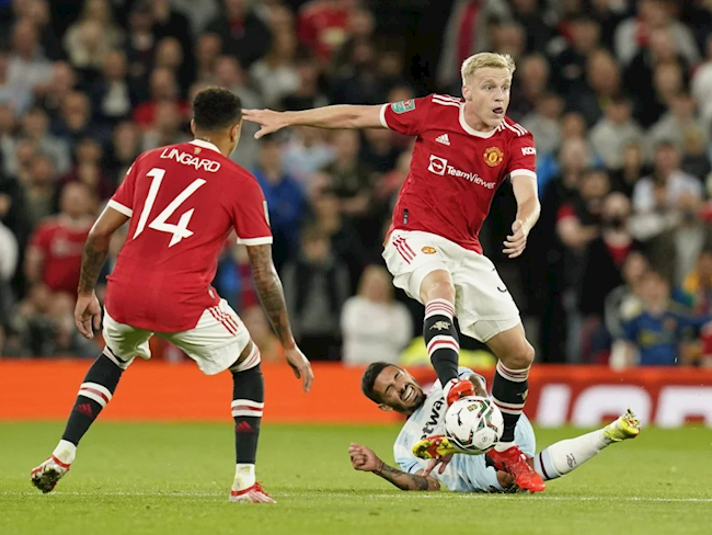 Lingard và Van de Beek được khuyên rời MU