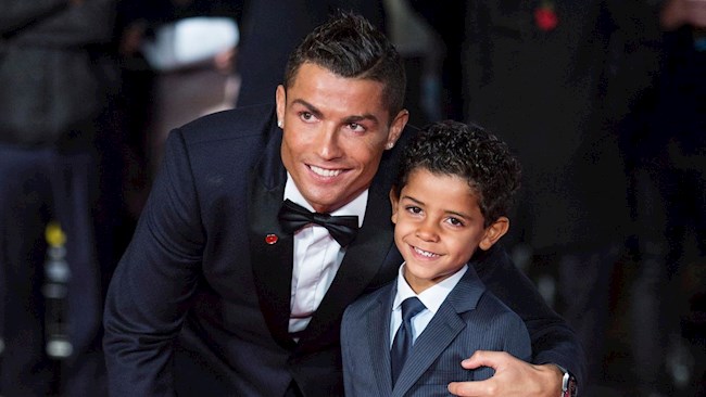 Vì lý do này, Ronaldo không cho con trai sử dụng điện thoại