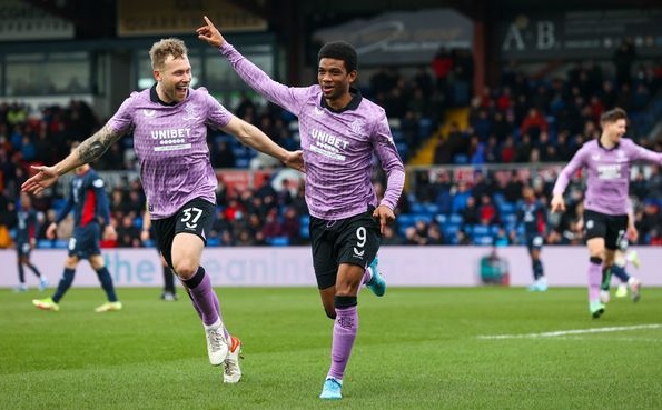 Video: Sao trẻ Amad Diallo của MU ghi bàn ngay trận ra mắt Rangers