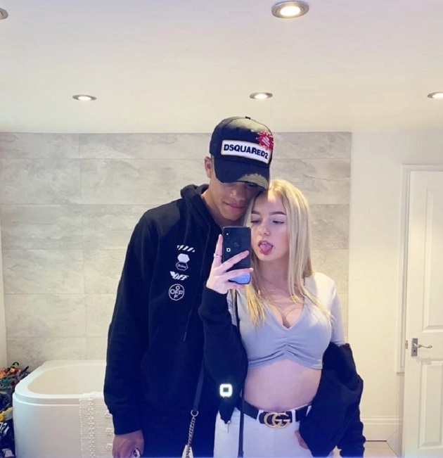 Greenwood và Harriet là một cặp đôi tuổi teen khá nổi tiếng ở Anh, họ hẹn hò, chia tay rồi sau đó lại quay lại.