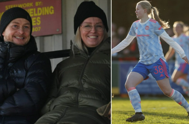 Con gái Solskjaer ra mắt đội nữ MU Con gái Solskjaer ra mắt đội nữ MU