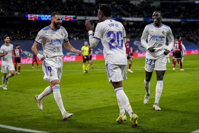 Cặp Benzema - Vinicius mỗi người lập một cú đúp ở trận Real vs Valencia