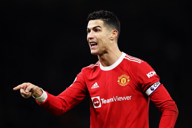Ronaldo muốn MU cạnh tranh top 3 Premier League, Rooney phản đối