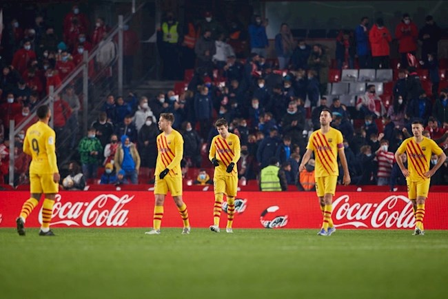 Xavi nổi giận sau khi Barca bị Granada chia điểm hình ảnh