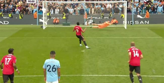 Bất ngờ: Fred chỉ điểm giúp Ederson đánh bại Anthony Martial