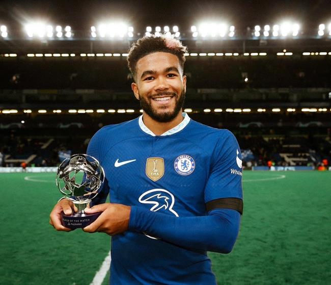 Reece James hay hơn Alexander Arnold vào lúc này