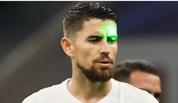 Hành động của fan AC Milan với Jorginho bị lên án