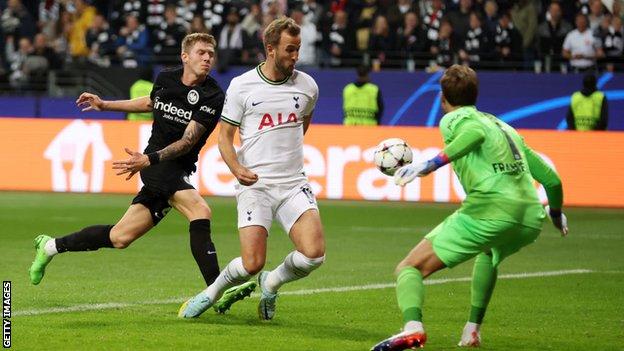 Nhận định Tottenham vs Frankfurt (02h00 ngày 1310) Spurs tăng tốc 2