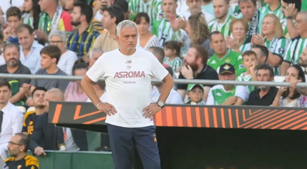 Mourinho o tran dau voi Real Betis