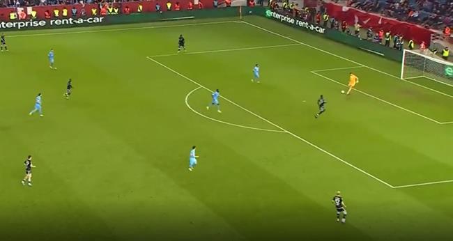 Hậu vệ Chelsea phản lưới nhà ngớ ngẩn ở cúp châu Âu 1 Hậu vệ Chelsea phản lưới nhà ngớ ngẩn ở cúp châu Âu 1