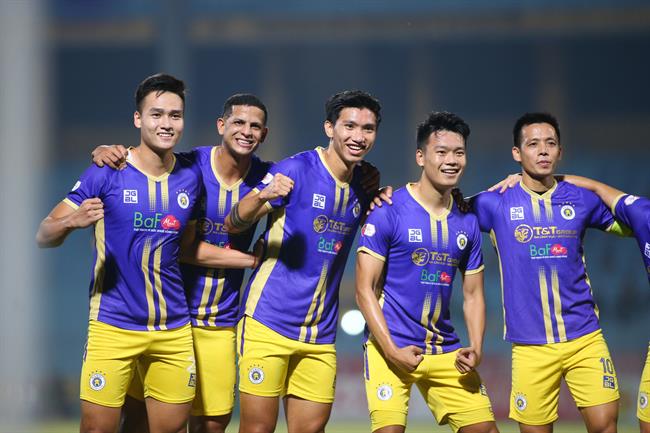 Đá phạt như Ronaldo, Đoàn Văn Hậu tạo siêu phẩm đẳng cấp thế giới vào lưới CLB TP.HCM 