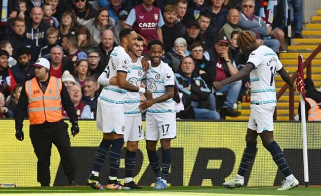 Graham Potter tái hiện thành tích của Antonio Conte