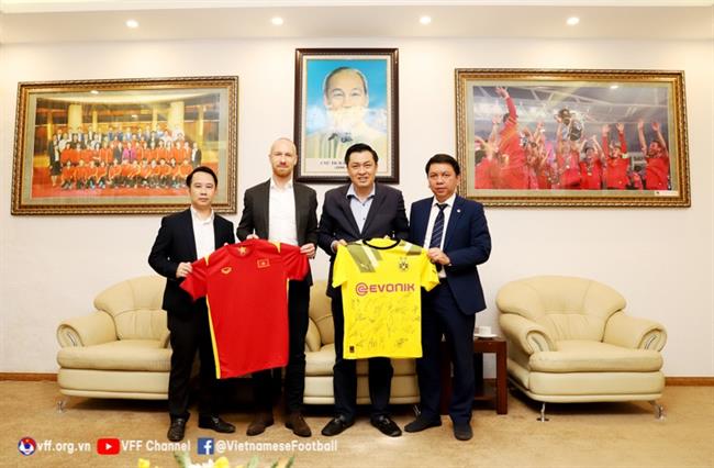 ĐT Việt Nam thử lửa với Dortmund trước thềm AFF Cup 1