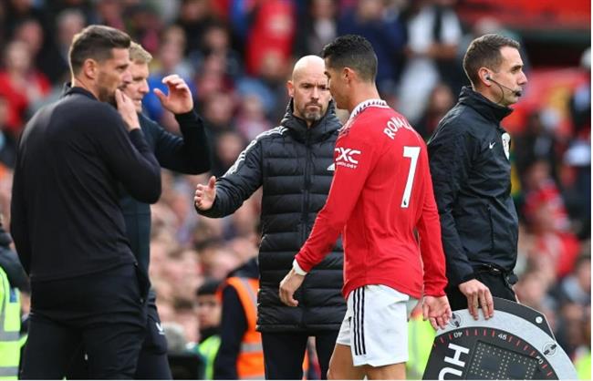 HLV Erik ten Hag ra điều kiện để Ronaldo ở lại MU 1 HLV Erik ten Hag ra điều kiện để Ronaldo ở lại MU 1