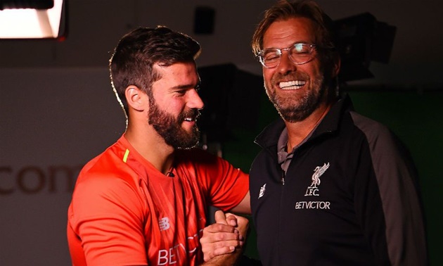 Klopp khen ngoi Alisson