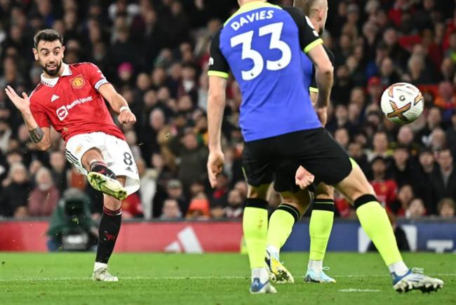 MU dứt điểm 14 lần ngoài vòng cấm trước Spurs trong hiệp 1 MU dut diem 14 lan ngoai vong cam truoc Spurs trong hiep 1