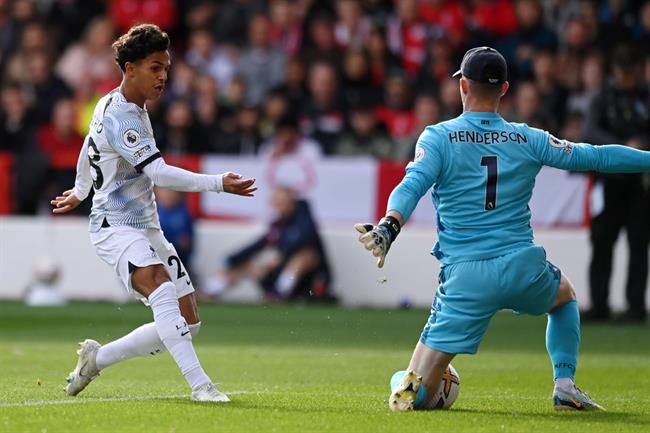 Cựu sao MU cà khịa CĐV Liverpool sau trận thắng bất ngờ