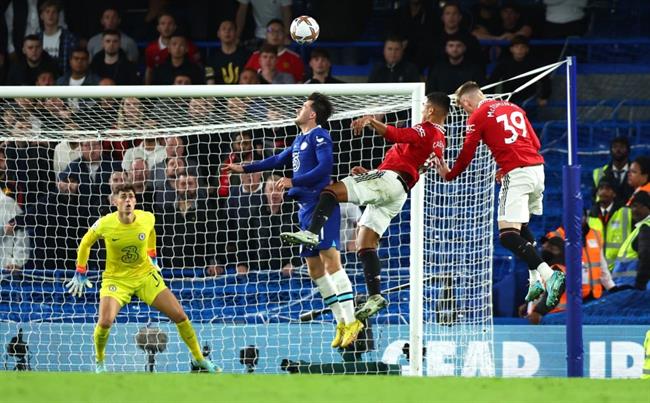 Lẽ ra Kepa phải ngăn cản được cú đánh đầu của Casemiro