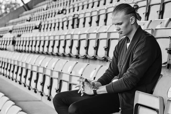 Erling Haaland bắt đầu sự nghiệp người mẫu