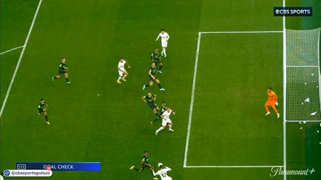 VAR gây tranh cãi khi từ chối bàn thắng của Harry Kane, Conte nhận thẻ đỏ vì nổi đóa 2