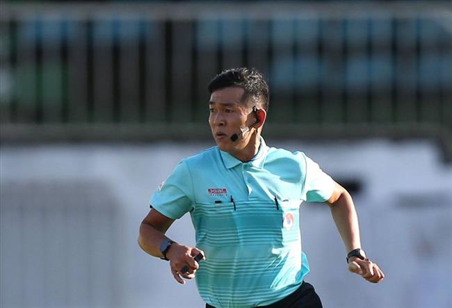 VFF 'trừng phạt' trọng tài tạo ra quả 11m 'tưởng tượng' ở V-League