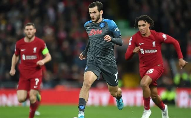 Alexander-Arnold được ca ngợi vì bỏ túi Kvaratskhelia