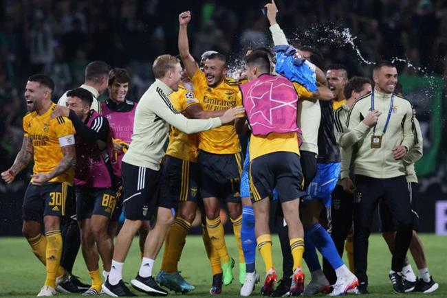 Benfica vuot qua vong bang C1 voi ngoi dau bang H