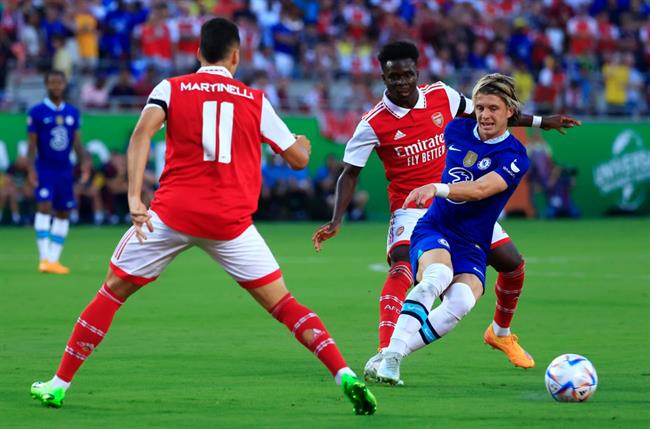 Patrice Evra du doan Arsenal thang Chelsea