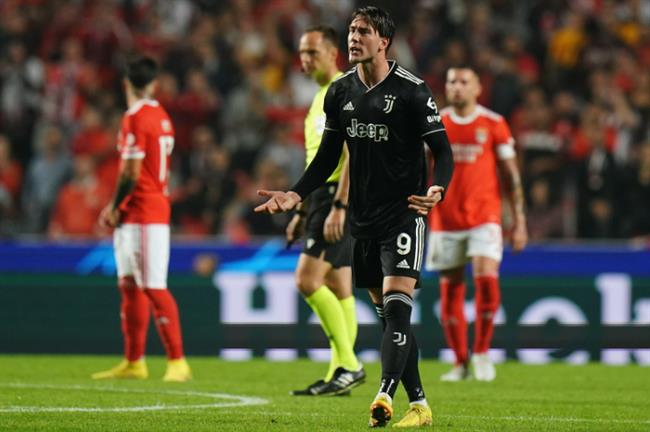 MU quan tam Dusan Vlahovic